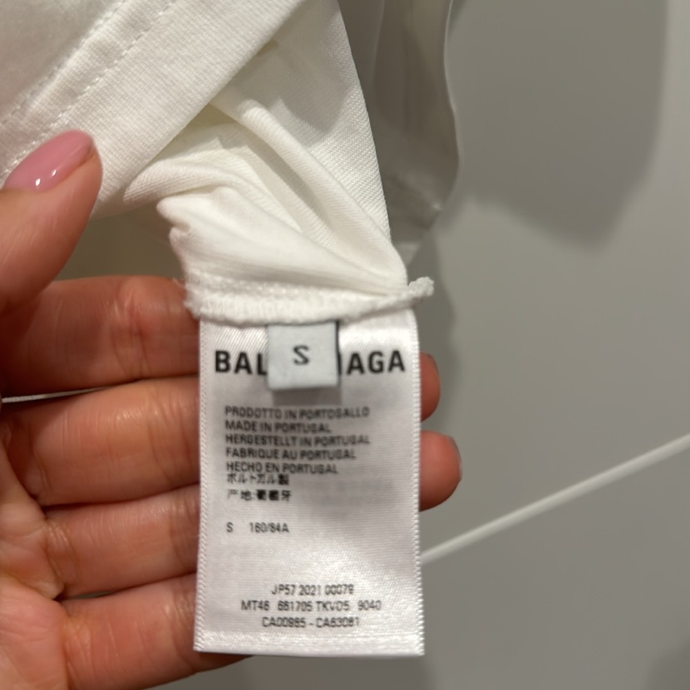 Balenciaga Blurred Logo T-Shirt with holes - Picture 5 of 6